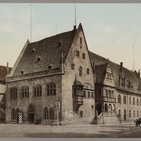 Roland at the corner of the City Hall in Halberstadt's market square, photo ca. 1890–1906