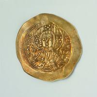 Hyperperon of Manuel I Komnenos, obverse with Emanuel, Dumbarton Oaks BZC.1960.125.78