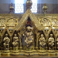 Golden reliquary shrine of St. Elizabeth