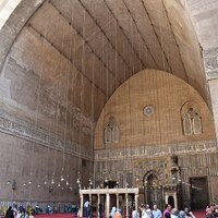 Sultan Hasan complex, qibla iwan with hanging lamps