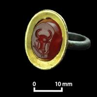 Beta Samati, gold and carnelian ring