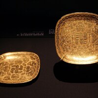 Belitung shipwreck, gold dishes with floral motifs