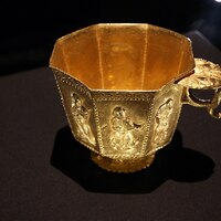 Belitung shipwreck, octagonal gold cup