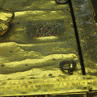 Trier Cathedral Treasury, Altar-reliquary of St. Andrew's sandal, detail of toes and top.jpg