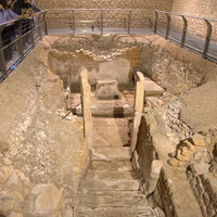 Hypogeum Poitiers  facing east