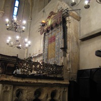 Altneuschul, Prague, Torah shrine