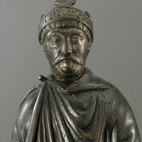 Carolingian ruler statuette, Louvre OA8260, detail of head